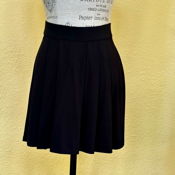 Eileen Fisher Black Pleated Pull-On Skirt Size XS Excellent Condition! - Picture 2 of 7